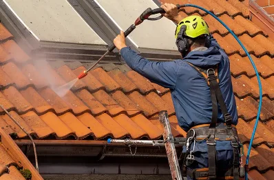 Démoussage et hydrofuge de toiture à Montmartin
